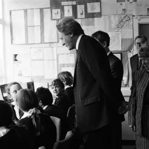Michael Heseltine visits Chiltern Edge School, Sonning Common. 15th February 1991 Michael Heseltine visits Chiltern Edge School, Sonning Common. 15th February 1991