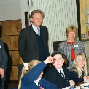 Michael Heseltine visits Chiltern Edge School, Sonning Common. 15th February 1991 Michael Heseltine visits Chiltern Edge School, Sonning Common. 15th February 1991