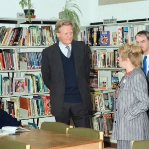 Michael Heseltine visits Chiltern Edge School, Sonning Common. 15th February 1991 Michael Heseltine visits Chiltern Edge School, Sonning Common. 15th February 1991