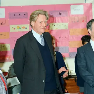 Michael Heseltine visits Chiltern Edge School, Sonning Common. 15th February 1991 Michael Heseltine visits Chiltern Edge School, Sonning Common. 15th February 1991