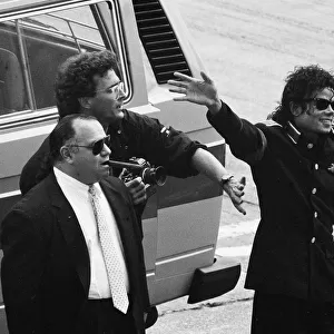 Michael Jackson in England with his manager, Frank Dileo - 12 / 7 / 1988