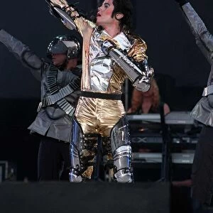 Michael Jackson Singer May 1997 Singing on stage