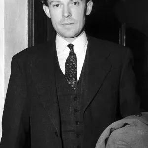Michael Pitt-Rivers quittant l'hôtel Winchester mars 1954 Michael Pitt-Rivers est Michael Pitt-Rivers quittant l'hôtel Winchester mars 1954 Michael Pitt-Rivers est