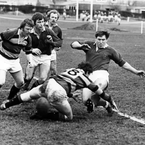 Middlesbroughs Alan Godson (right) hacks a loose ball through the Sunderland defence Middlesbroughs Alan Godson (right) hacks a loose ball through the Sunderland defence