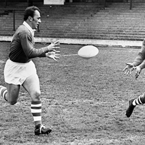 Mike Coulman (Left) and Colin Dixon show how they hope to move the ball through the cast