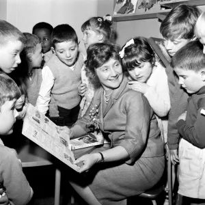 Minister of State for Education and Science Shirley Williams opens Armitage County Minister of State for Education and Science Shirley Williams opens Armitage County