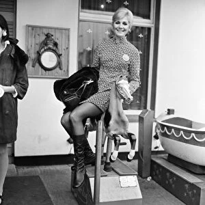 Miss Australia, Penelope Plummer, at teh Jolly Boarman in London, 10th November 1968