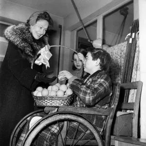 MME. E. Elath (Israel. ) At GT. Ormond St. Hospital. December 1952 C6122