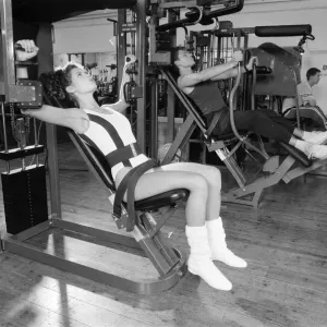 L'actrice Andrea Kovic en train de faire du sport au Covent Garden Fitness Centre. 8 janvier 1987.