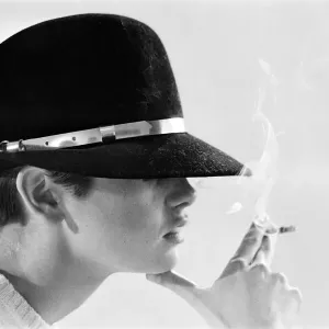 Twiggy in Black Hat Print, December 1966