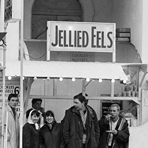 Mods on Clacton sea front enjoying jellied eels. Over the 1964 Easter weekend several