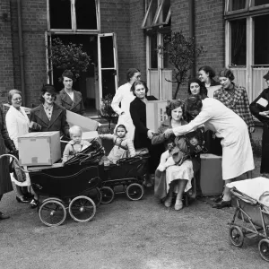 Some of the mothers who called at the Carnegie Institute, Hunters Road