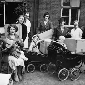 Some of the mothers who called at the Carnegie Institute, Hunters Road