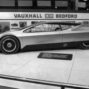 Voitures à moteur : Une voiture de l'avenir ? Vauxhall SRV - véhicule de recherche en style - en exposition. Voitures à moteur : Une voiture de l'avenir ? Vauxhall SRV - véhicule de recherche en style - en exposition.