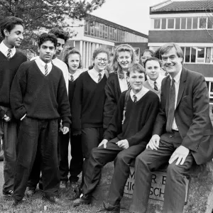 MP Graham Riddick with Moorend High School Pupils Print 9th January 1992