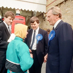MP Michael Heseltine visiting Bootle, Merseyside. 13th May 1990