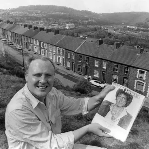 Print of Mr Colin Macfarlane with Tom Jones manuscript above Pontypridd
