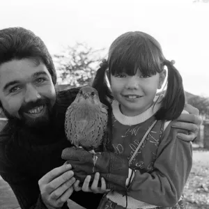 El señor Graham Kenworthy, de Keighley, realizó una visita aérea al Bradley Infants School este.