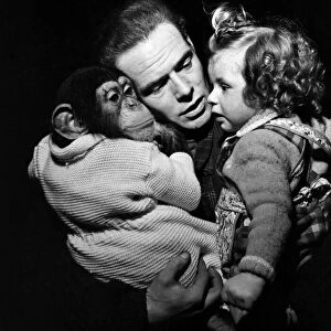 Mr Kerr & daughter Alexis with chimps. April 1952 C1740-003