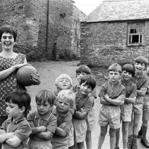 Mrs Elizabeth Ann Holmes (25) mother to eleven boys aged 12 years Mrs Elizabeth Ann Holmes (25) mother to eleven boys aged 12 years