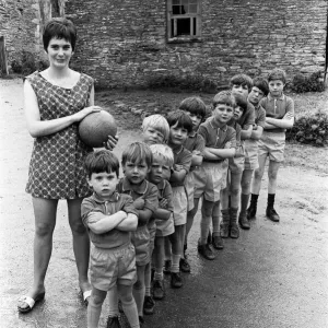 Mrs Elizabeth Ann Holmes (25) mother to eleven boys aged 12 years Mrs Elizabeth Ann Holmes (25) mother to eleven boys aged 12 years