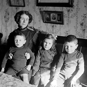 Mrs Evans widow of P. O. Edgar Evans with her children circa 1913