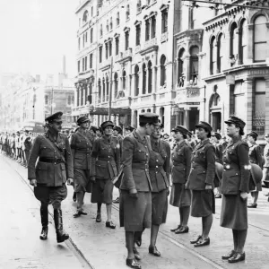 Print of Mrs. Jean Knox inspecting ATS women in Cardiff, August 1941