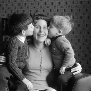 Mrs Maureen Davies and her two children, Peter, 2, and Michael, 5. 11th February 1972 Mrs Maureen Davies and her two children, Peter, 2, and Michael, 5. 11th February 1972