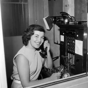 La signora Norma Whitehouse di 25 anni, operatrice telefonica a Kumficar. Halifax in West Yorkshire. La signora Norma Whitehouse di 25 anni, operatrice telefonica a Kumficar. Halifax in West Yorkshire.