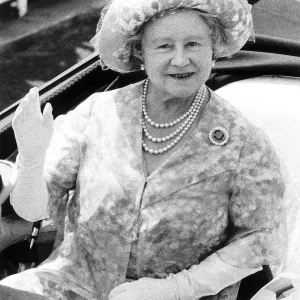 MSI Queen Mother arriving at the course for Royal Ascot 1978 in an open landau MSI Queen Mother arriving at the course for Royal Ascot 1978 in an open landau