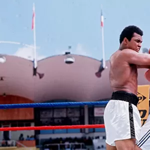 Muhammad Ali (Cassius Clay) v Joe Bugner. 30th June 1975. Kuala Lumpur, Malaysia