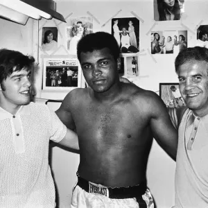 Muhammad Ali (centre) with boxing promoter Micky Duff (left) at a New York gymnasium Muhammad Ali (centre) with boxing promoter Micky Duff (left) at a New York gymnasium