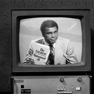 Muhammad Ali doing a commercial for the Daily Mirror March 1976 Muhammad Ali doing a commercial for the Daily Mirror March 1976