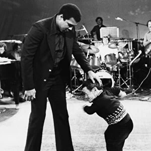 Muhammad Ali fights Kenny Baker the midget. 15th January 1979