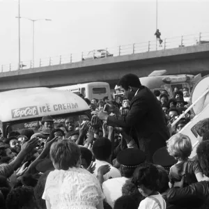 Muhammad Ali mobbed by 1, 000 fans as he opened the Hockley Sporting Centre named after Muhammad Ali mobbed by 1, 000 fans as he opened the Hockley Sporting Centre named after