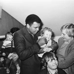 Muhammad Ali at Nuneaton. The boxing legend brought his own kind of magic to thrill Muhammad Ali at Nuneaton. The boxing legend brought his own kind of magic to thrill