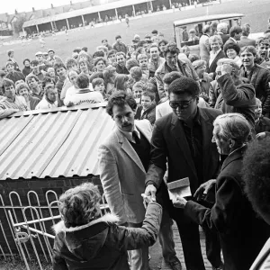 Muhammad Ali at Nuneaton. The boxing legend brought his own kind of magic to thrill Muhammad Ali at Nuneaton. The boxing legend brought his own kind of magic to thrill