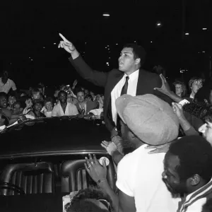 Muhammad Ali speaking to enthusiastic fans in Handsworth Birmingham Muhammad Ali speaking to enthusiastic fans in Handsworth Birmingham
