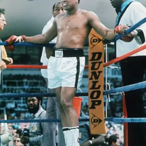 Muhammad Ali vs Joe Bugner Print, Kuala Lumpur 1975 Muhammad Ali vs Joe Bugner Print, Kuala Lumpur 1975