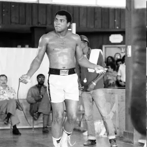 Muhammad Ali s'entraînant à l'hôtel Concord dans les montagnes des Catskill. Muhammad Ali s'entraînant à l'hôtel Concord dans les montagnes des Catskill.