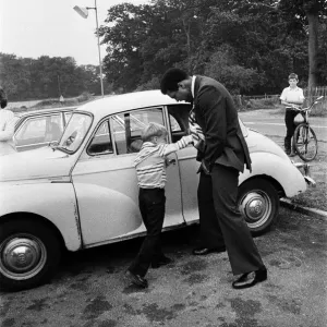 Muhammad Ali visiting Heckfield, Hampshire. Pictured, outside the New Inn pub Muhammad Ali visiting Heckfield, Hampshire. Pictured, outside the New Inn pub