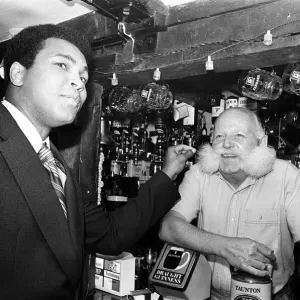 Muhammad Ali visiting Heckfield, Hampshire. Pictured in the New Inn pub Muhammad Ali visiting Heckfield, Hampshire. Pictured in the New Inn pub