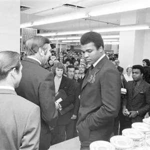 Muhammad Ali at Birmingham New Street, 1971 Print Muhammad Ali at Birmingham New Street, 1971 Print
