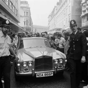 Mohammed Ali's Rolls-Royce macht seinen Weg durch die Straßen von Birmingham Mohammed Ali's Rolls-Royce macht seinen Weg durch die Straßen von Birmingham