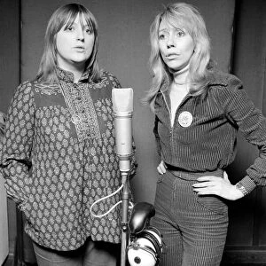 Music / Studio: Pop Group: Guys and Dolls: Kay Garner and Claire Torry in a recording