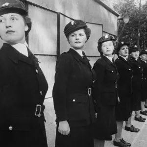 N. F. S. women at a course for instructors at the Regional Reserve Training Station