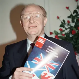 Neil Kinnock launches the Labour Party manifesto It