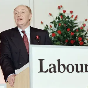 Neil Kinnock launches the Labour Party manifesto It