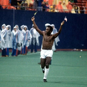 New York Cosmos star Pele hacknowledges the crowd after playing his final match in an