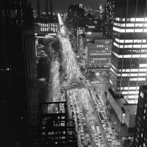 Nueva York por la Noche, tal como se ve desde lo alto de la Torre Beekman, 17 de Octubre 1964.